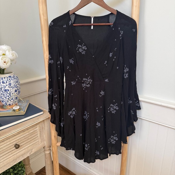 Free People Dresses & Skirts - Free People Black Floral Embroidered V-Neck Bell Sleeve Mini Dress Size 0